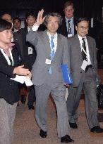 Koizumi attends roundtable discussions